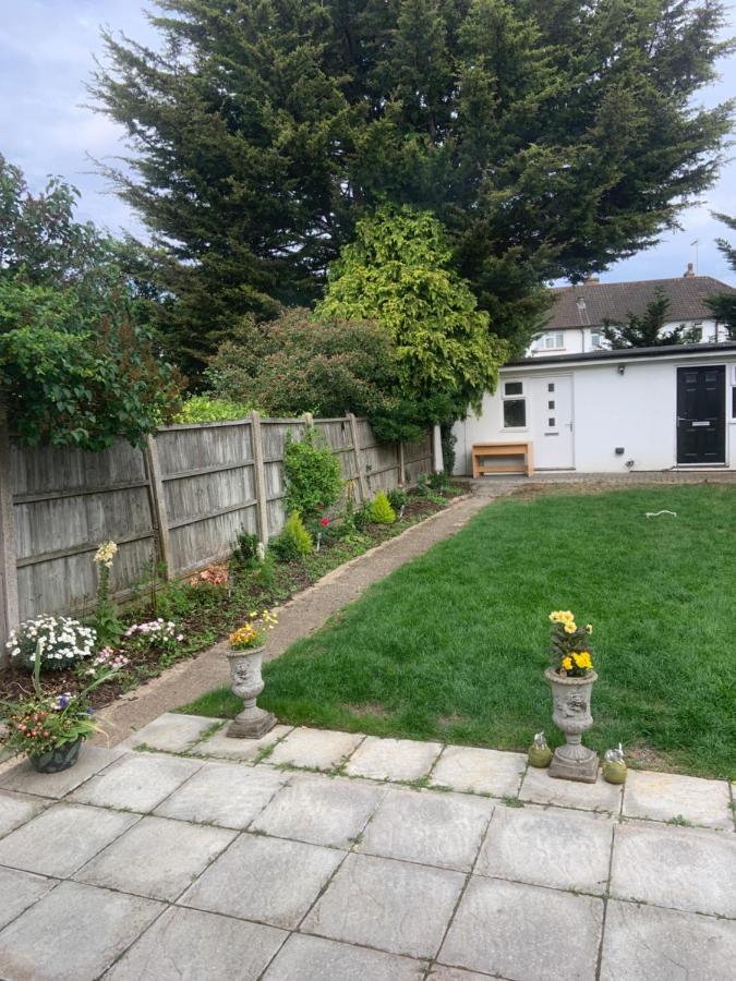 Beautiful Self Contained Studio Apartment London Exterior photo