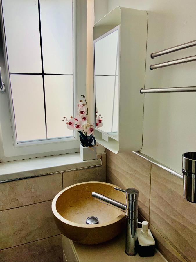 Beautiful Self Contained Studio Apartment London Exterior photo