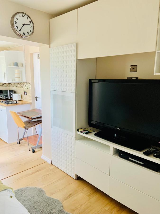 Beautiful Self Contained Studio Apartment London Exterior photo
